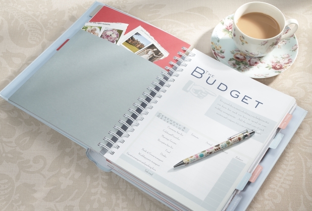 wedding-budget-tracker-book-confetti