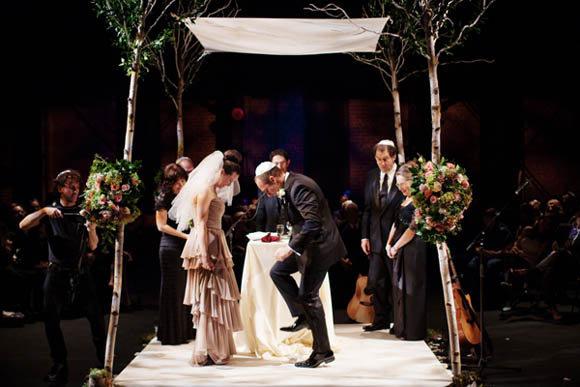 04-jewish-wedding-breaking-glass-ceremony
