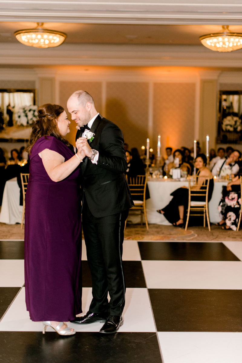 groom and mother first dance