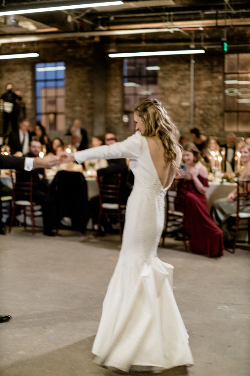 brides first dance with groom