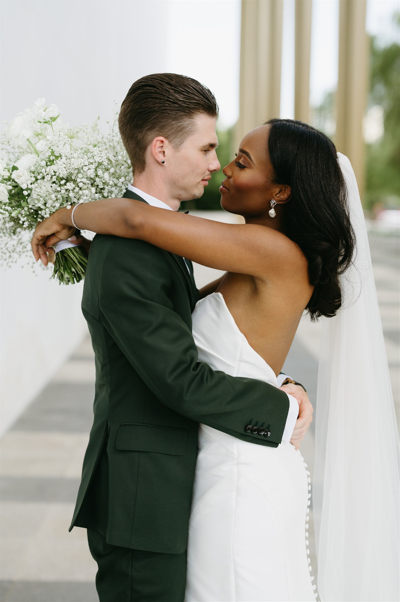 BRIDE AND GROOM OUTDOOR WEDDING PORTRAITS AT THE KENNEDY CENTER