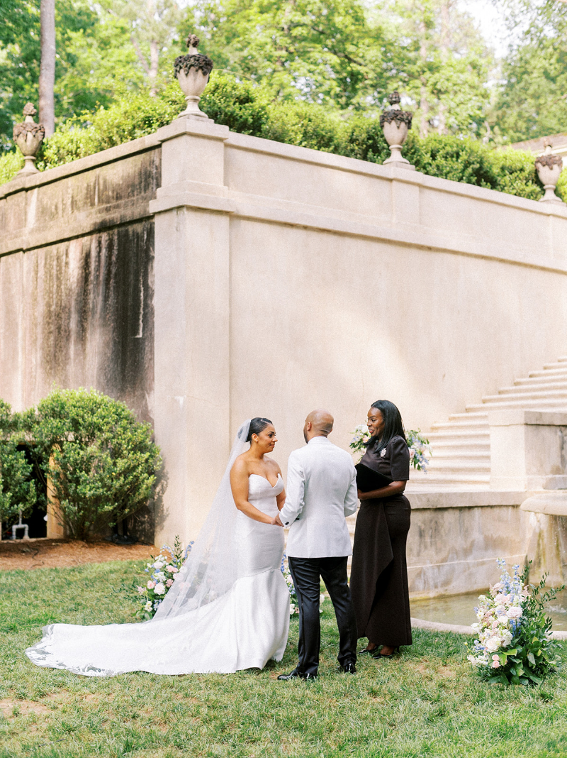 OUTDOOR WEDDING CEREMONY AT ATLANTA SWAN HOUSE