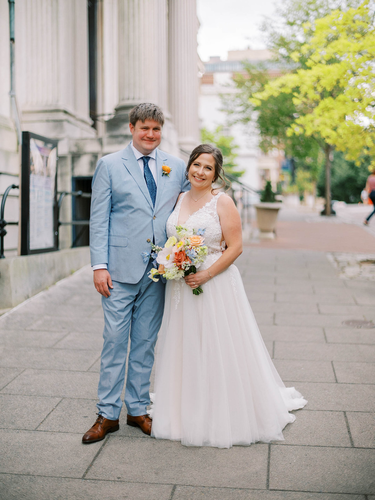 WEDDING PORTRAIT OUTSIDE OF THE PEABODY LIBRARY
